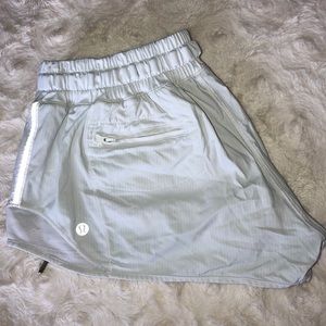 Lululemon Hotty Hot Short 2.5